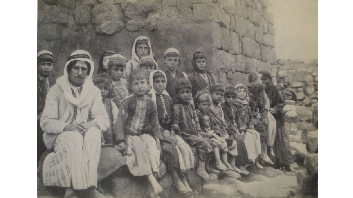 صورة لتلاميذ في تاريخ 11-5- 1928م -جبل العرب