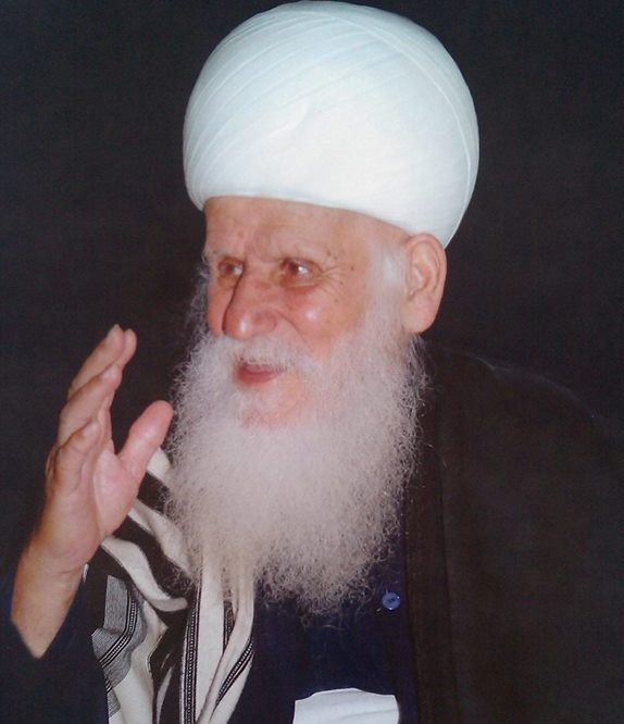 الشيخ أمين أبو غنّام... المكرَّم بالعباءة البيضاء والعمامة المكولسة