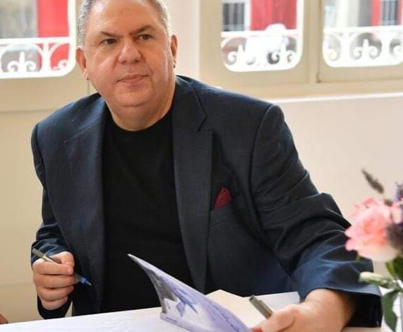 "قبل أن نقفل الأبواب"... كتاب جديد لنبيل أبو ضرغم باللغة الفرنسية