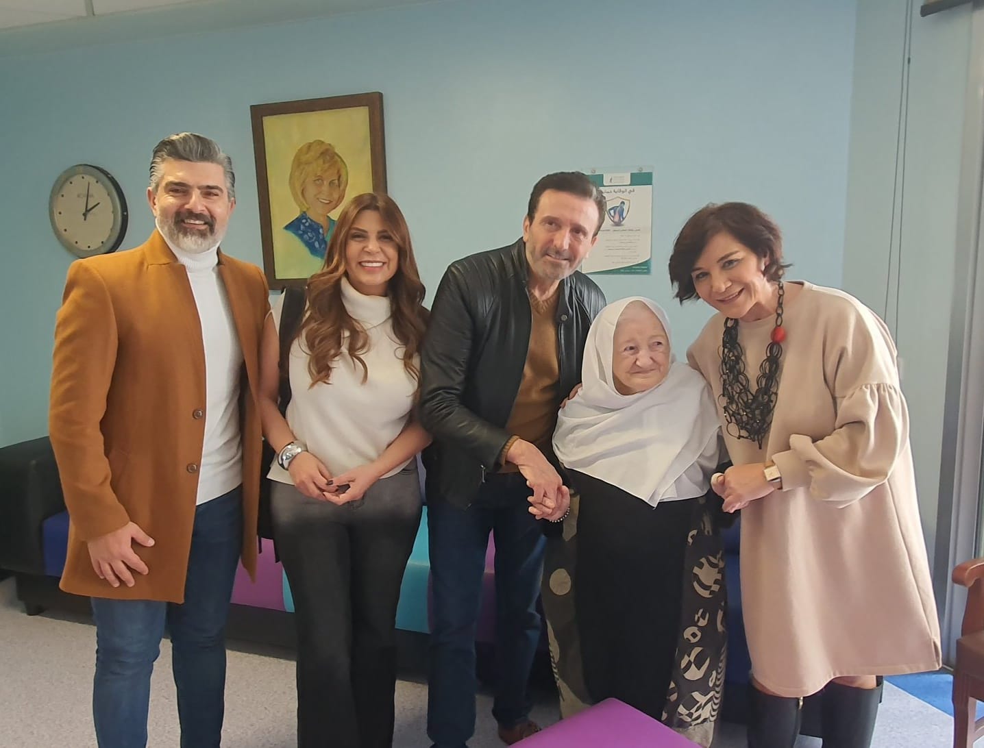 مبادرة لافتة... فنانون يزورون مستشفى عين وزين