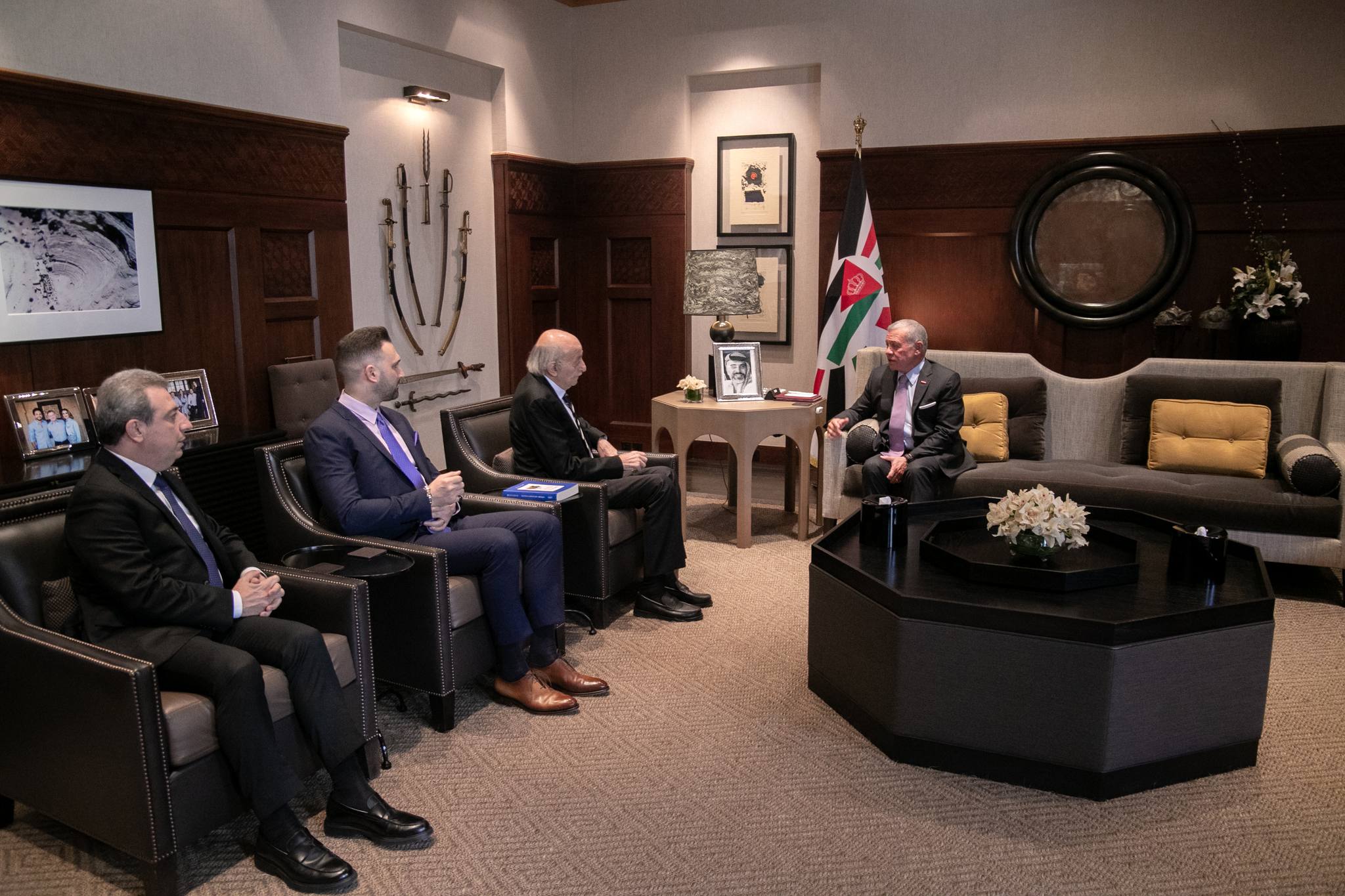 ملك الأردن استقبل وليد جنبلاط بحضور الصفدي