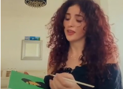 بالفيديو: غناء ورسم وإبداع... استمعوا إلى شيرين أبو سعد