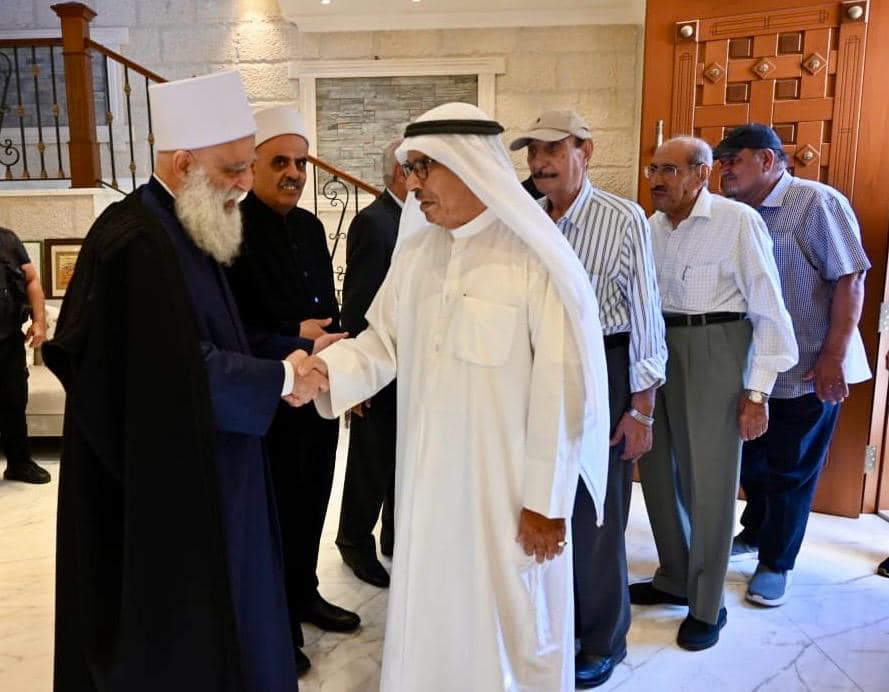 مصطافون كويتيون يزورون شيخ العقل