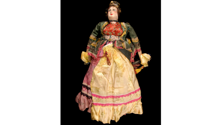 دمية تعود لعام 1933م