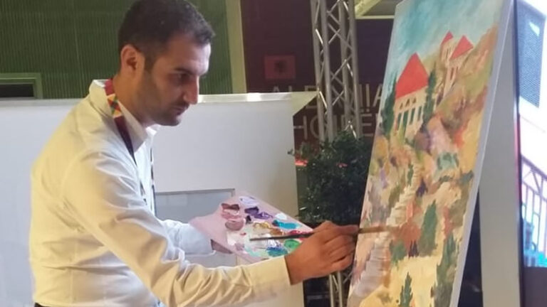 جمال القضماني… مبدع بالرسم المباشر وطوابع بريدية بتوقيعه