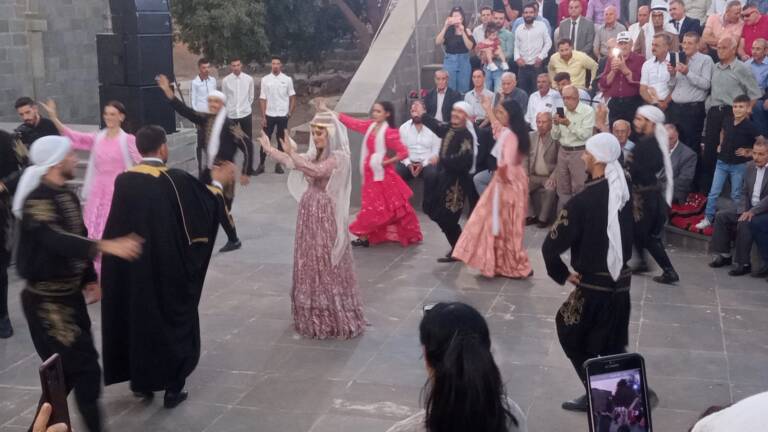 بالفيديو: عرس ومهرجان شعبي لإحياء الفلكلور في السويداء عرس مهرجان شعبي بامتياز لاعادة احياء الفلكلو