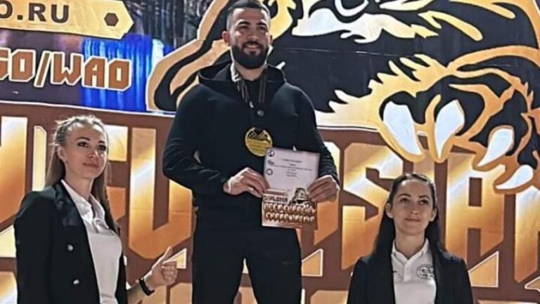 سومر يونس الأول في بطولة رفع الأثقال في روسيا