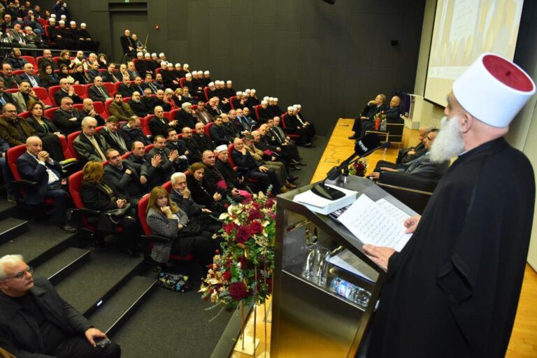 تكريم عباس الحلبي في جامعة القديس يوسف... شيخ العقل: مثّل الفكر التوحيدي الوطني الراقي