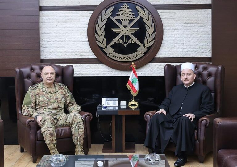 القاضي غاندي مكارم يلتقي قائد الجيش اللبناني
