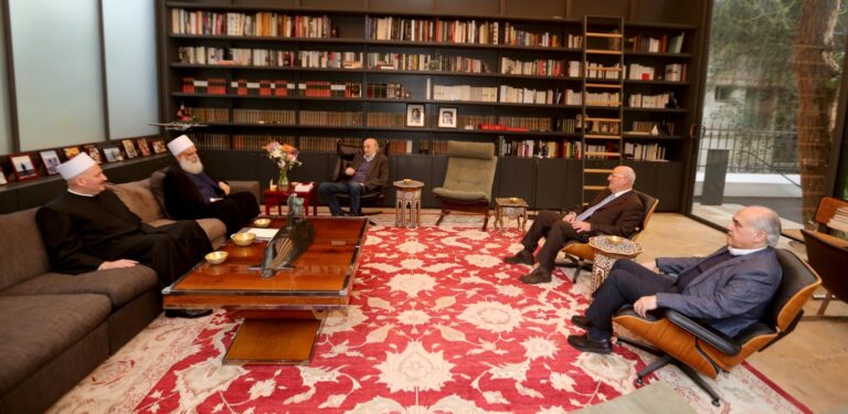 شيخ العقل التقى جنبلاط وشارك في إفطار دار الأيتام الاسلامية