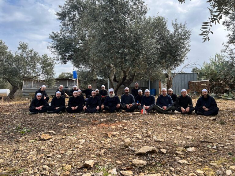 صورٌ من خلوات الرُّغَب في يوم تقليم للأشجار