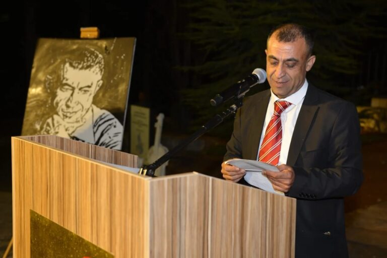 بالفيديو: الشَّاعر زاهر أبو حلا يكتب لحرمون ووادي التيم زاهر أبو حلا