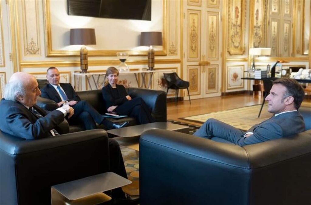 وليد جنبلاط يلتقي الرئيس الفرنسي في الإليزيه
