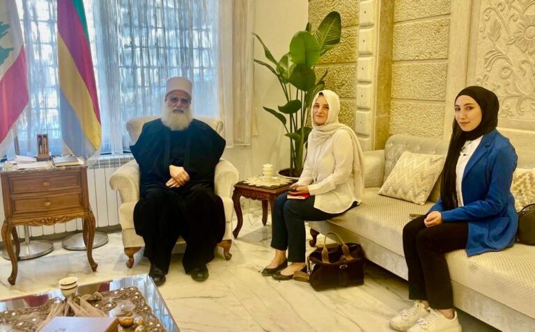 كاتبة إيطالية تزور شيخ العقل في لبنان… والمُهمة إعداد كتاب كاتبة إيطالية تزور شيخ العقل في لبنان... والمُهمة إعداد كتاب