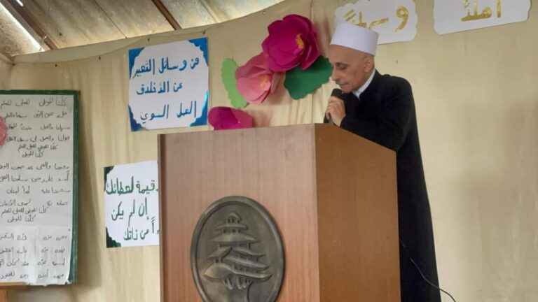 ‎ ‎العطار ممثلاً شيخ العقل في كفرنبرخ: القيم تتهاوى والاستهدافُ للقدوةِ التي على أكتافها قامت الأمم