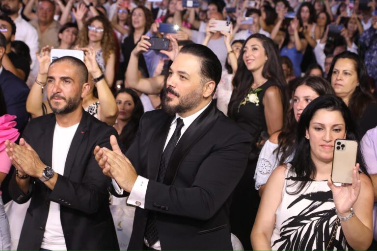 بالصور: رامي عياش يشارك تلاميذ فرحة تخرّجهم بالصور: رامي عياش يشارك تلاميذ فرحة تخرّجهم