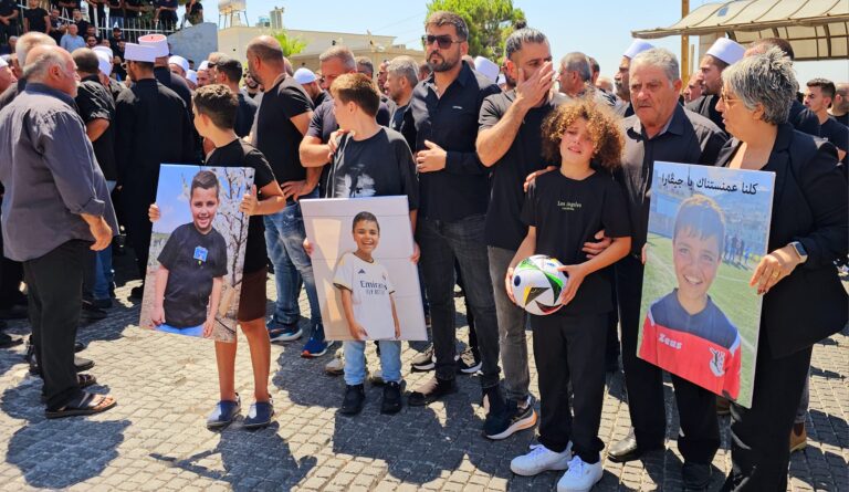 بالصور: الطفل جيفارا يلحق برفاقه شهيداً