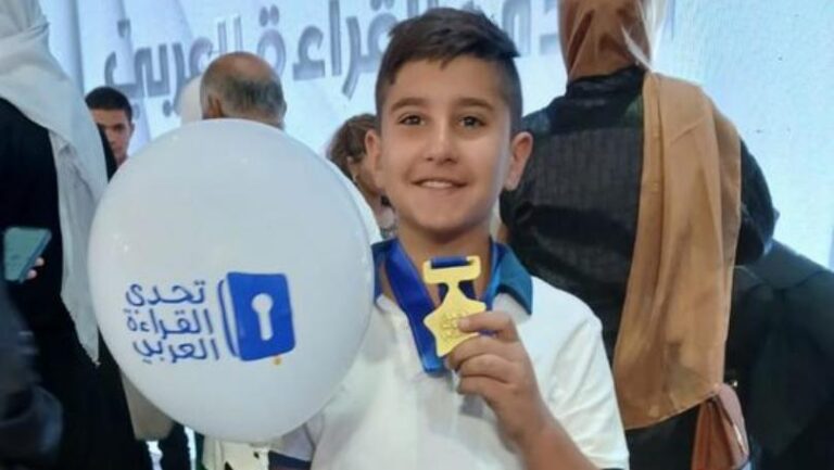 بين العشرة الأوائل... التلميذ أمير شباط في تحدي القراءة العربي في الإمارات