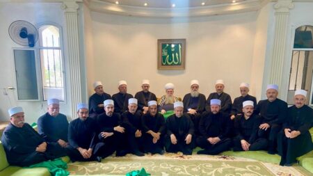 شيخ العقل جال والهيئة الدينية في المجلس المذهبي على مشايخ وخلوات